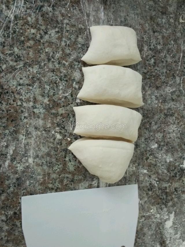 分成均匀大小的团（每个团就是一个饼大小随意，我一共分成了8个）；