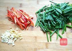 鸡丝炒韭菜苔的做法图解2