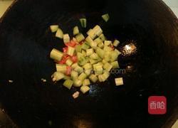 杏鲍菇黄瓜鸡丁的做法图解12