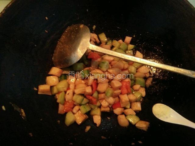 最后出锅前给点鸡精翻炒均匀关火