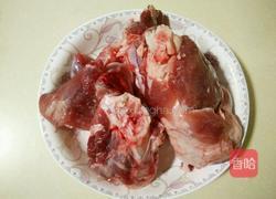 白萝卜骨头汤的做法图解1