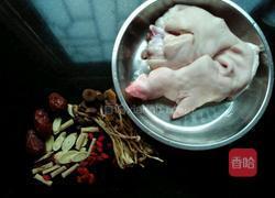 药材焗猪蹄的做法图解1