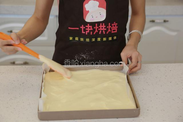 12.用刮刀将表面弄平整，震几下模

