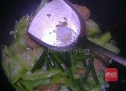 鱼腐炒丝瓜的做法图解5