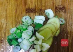 西红柿牛腩土豆的做法图解1