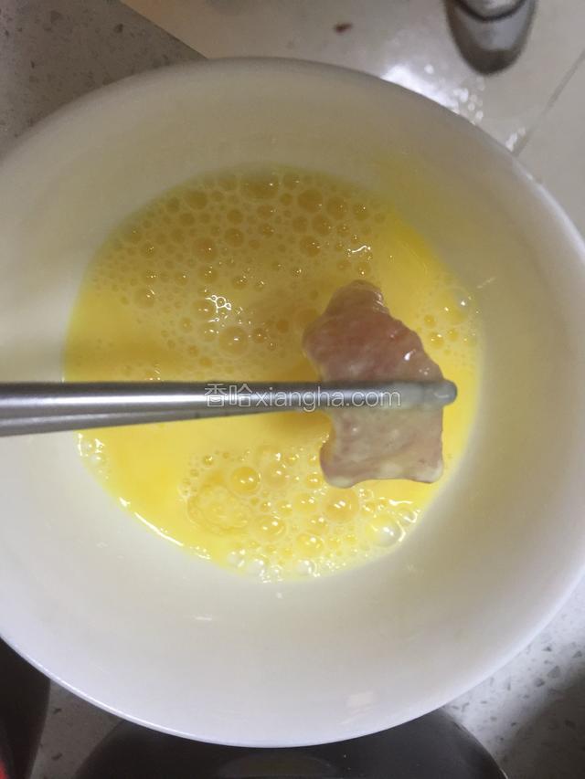 粘鸡蛋液.迅速拿出