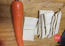 豆腐干胡萝卜烧肉的做法图解1