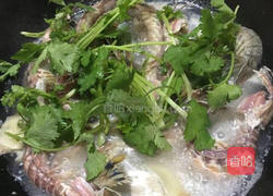 胡椒粉盐水煮虾菇的做法图解7