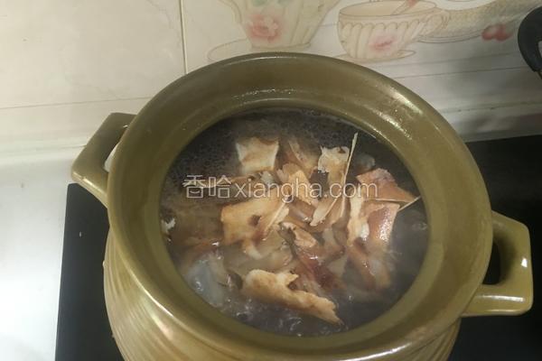 水鸭土茯苓薏米芡实汤