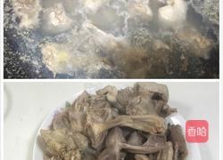 水鸭土茯苓薏米芡实汤的做法图解4