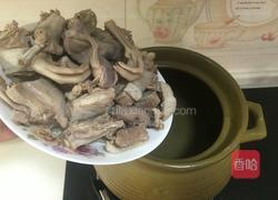 水鸭土茯苓薏米芡实汤的做法图解6