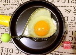 爱心鸡蛋的做法图解4