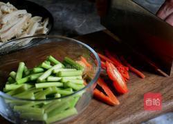 蒜苔炒牛肚的做法图解2