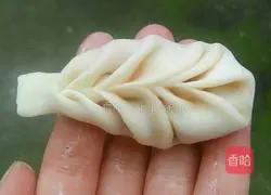 Illustration of how to make Liuye dumplings 10