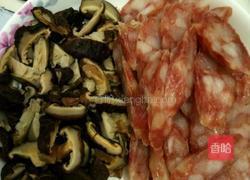 香菇腊肠饭的做法图解1