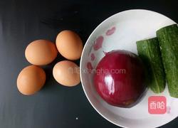 黄瓜洋葱炒鸡蛋的做法图解1