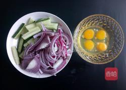 黄瓜洋葱炒鸡蛋的做法图解2