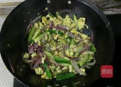黄瓜洋葱炒鸡蛋的做法图解7