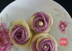 Illustration of how to make tender corn dregs, purple sweet potato and rose flower steamed buns 8