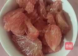 蜂蜜红心柚子汁的做法图解1