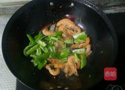 青椒炒虾的做法图解4