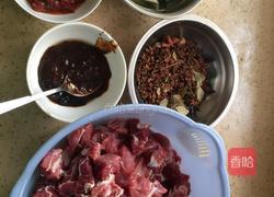 牛肉米粉的做法图解2