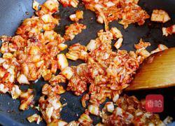 辣白菜炒饭的做法图解2