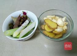 五香卤猪蹄的做法图解1