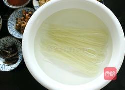 正宗柳州l螺蛳粉的做法图解3