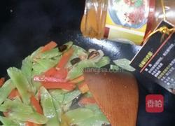 笋片胡萝卜炒蛋的做法图解11