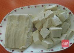 白菜炖豆腐的做法图解1