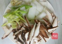 香菇炒冬瓜片的做法图解2