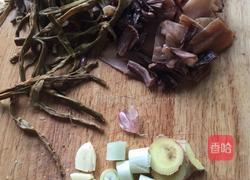 红烧肉加鱿鱼的做法图解2