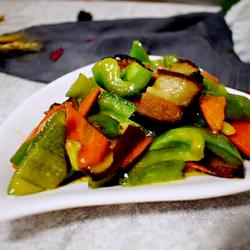腊肉炒青椒的做法[图]