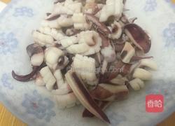 蒜苔炒鱿鱼的做法图解2