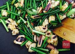 蒜苔炒鱿鱼的做法图解6