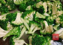 西兰花炒四川腊肠的做法图解2