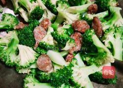 西兰花炒四川腊肠的做法图解4