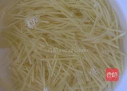 尖椒土豆丝的做法图解1