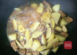 核桃油土豆烧肉的做法图解5
