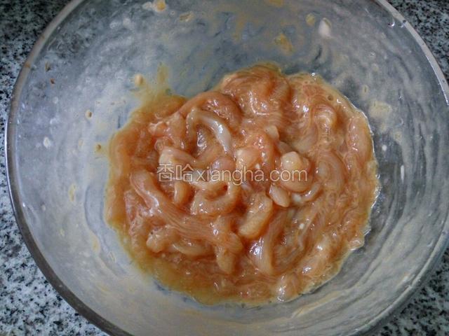 顺时针搅拌均匀，腌制15分钟