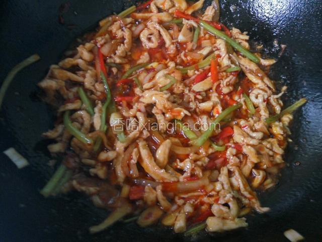 快速翻炒均匀，就可以