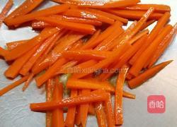 胡萝卜木耳炒百合的做法图解3