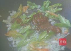 酱香南瓜炖土豆的做法图解3