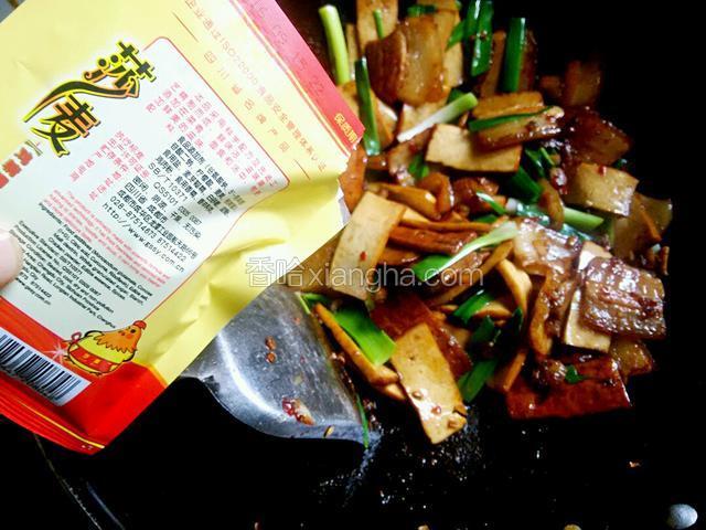 起锅前放少许鸡精即可。