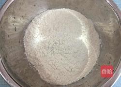 葱油饼的做法图解1