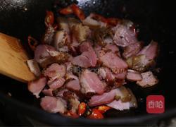萝卜干炒腊肉的做法图解7