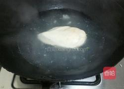 鸡胸肉炒青红椒的做法图解2