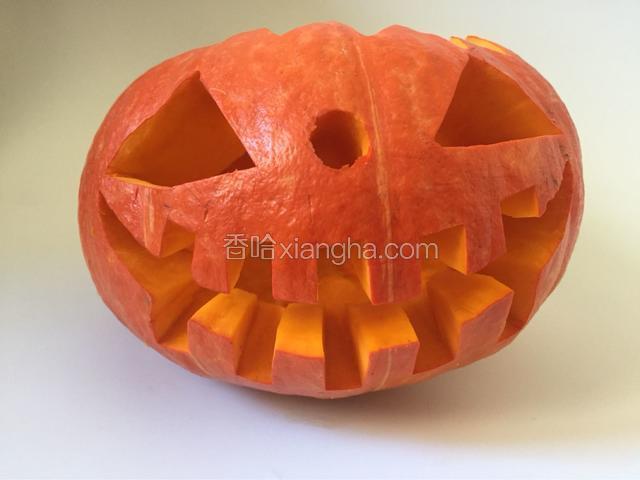 用刀去掉多余的部分