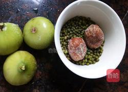 莲藕骨头汤的做法图解1